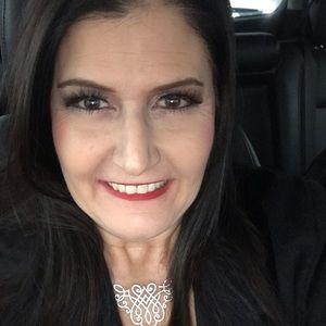 Meet your Posher, Deanie